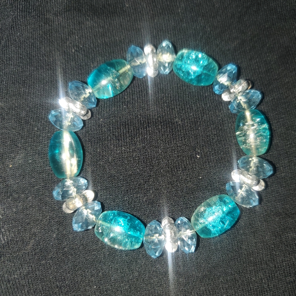 NWOT - BLUE BEADED HANDMADE BRACELET